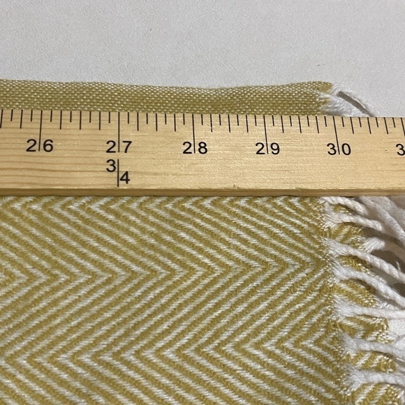 Bourina Super Soft Acrylic Throw Blanket with Tassels Cozy Lightweight 60 X 25.5 - Picture 8 of 10